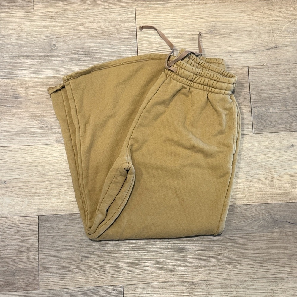 Beyond Yoga Tan Joggers
